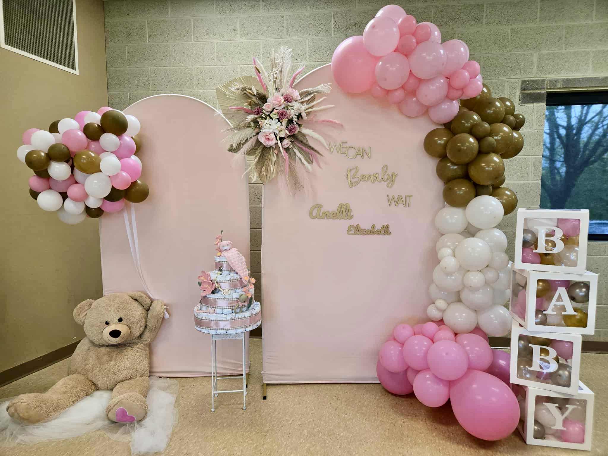 We can bearly wait baby shower balloon décor