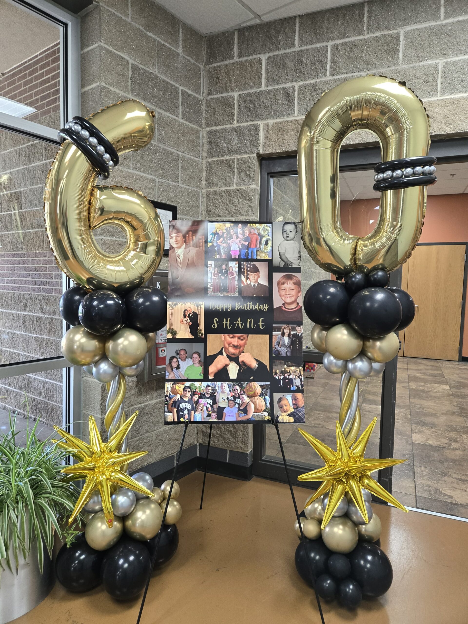 Freestanding custom balloon tower