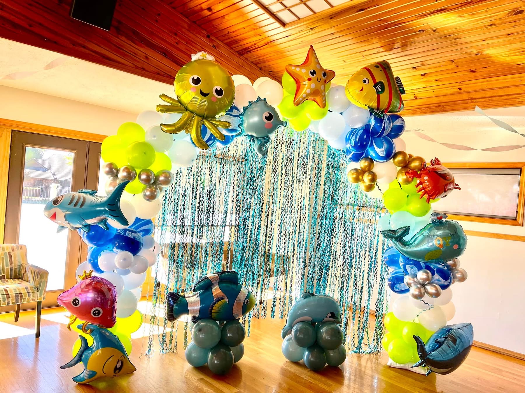 Under the sea birthday balloon décor