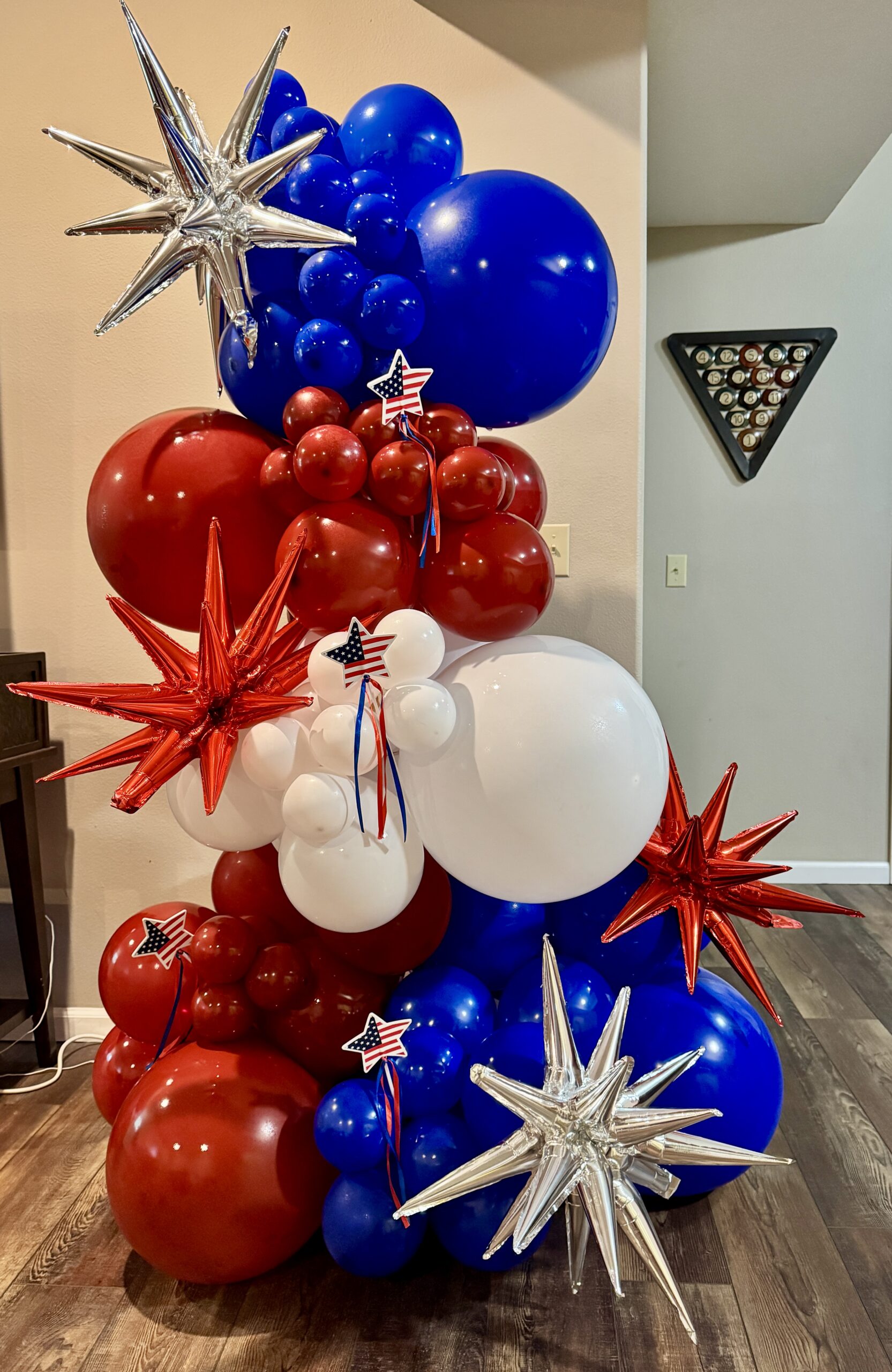 Freestanding Fourth of July balloon garland