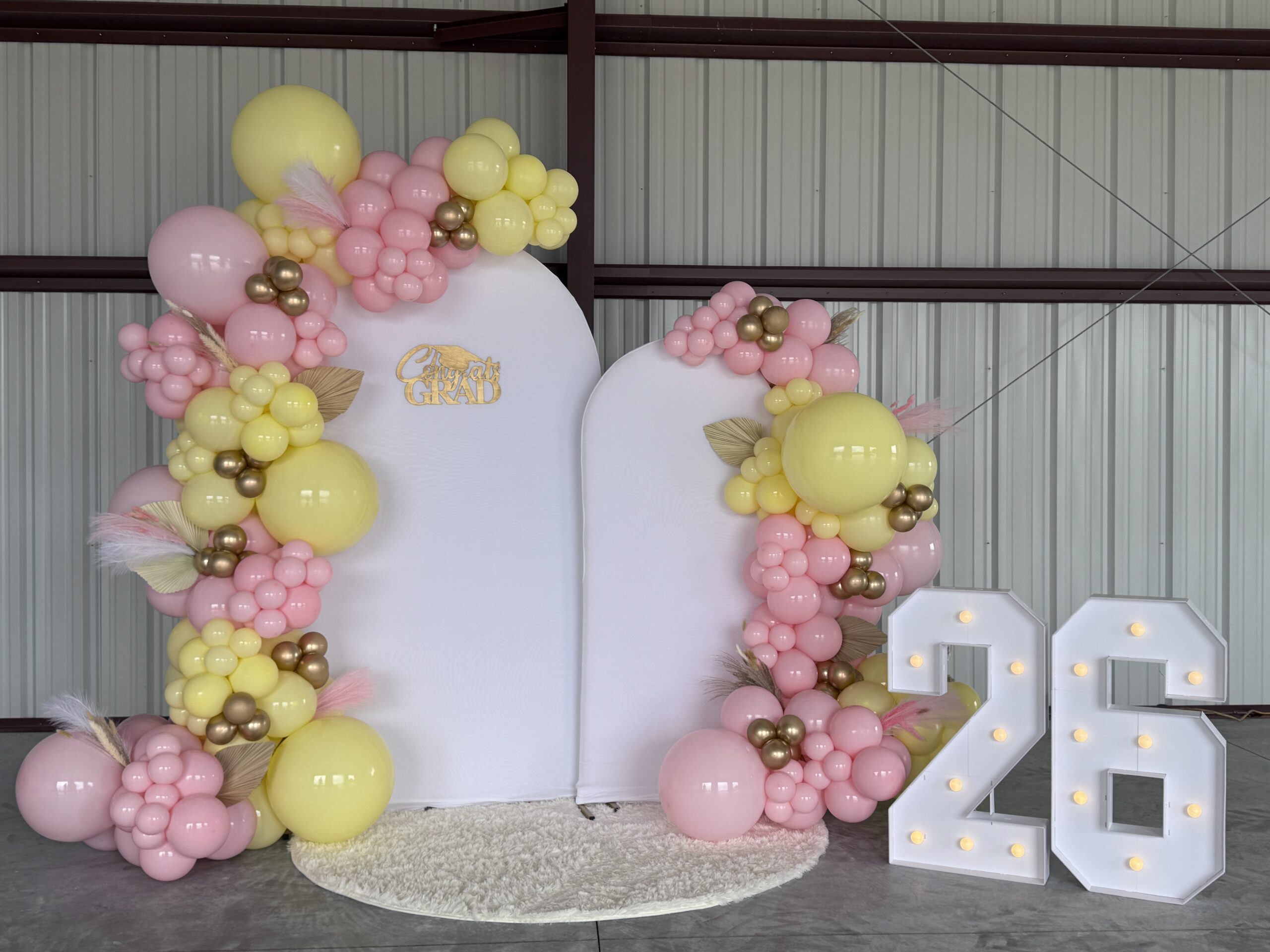 Graduation balloon décor