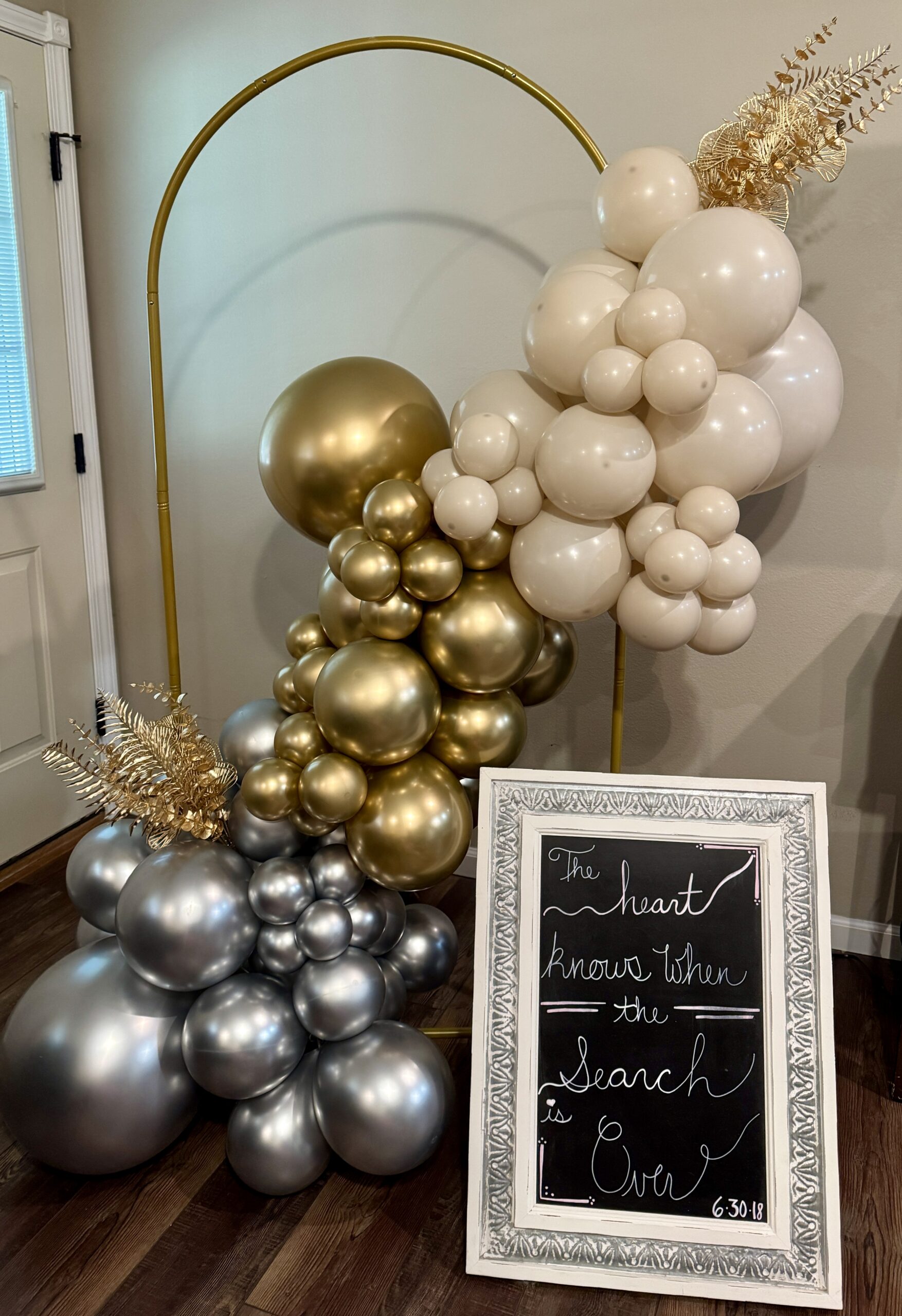 Elegant wedding welcome sign with custom balloon décor